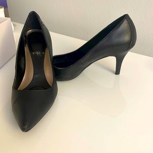Calvin Klein leather pump 8M
